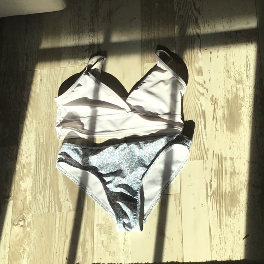 Shein bathing suit white top with blue flowered bottoms - Picture 2 of 4